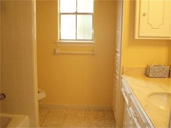 5th image of 10219 Holly Springs Dr