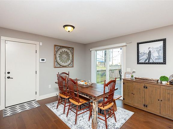 5th image of 306 Aspen Dr NE