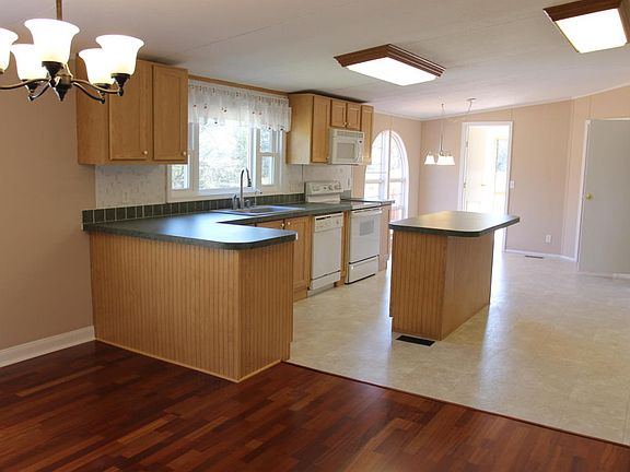 5th image of 329 Westmoreland Ct