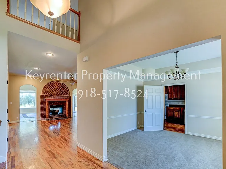 10119 S College Pl — Photo 4