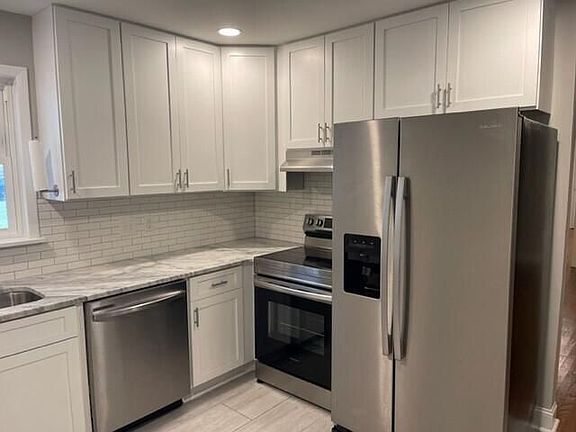 3rd image of 1131 Terrace Cir
