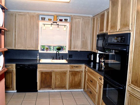 3rd image of 3606 Pebble Creek St