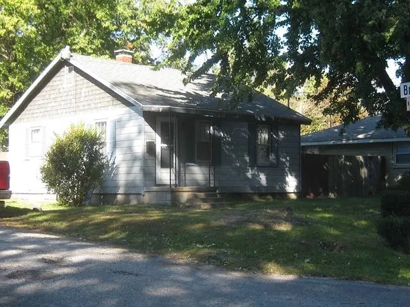 1105 N Rector Ave, Robinson, IL 62454