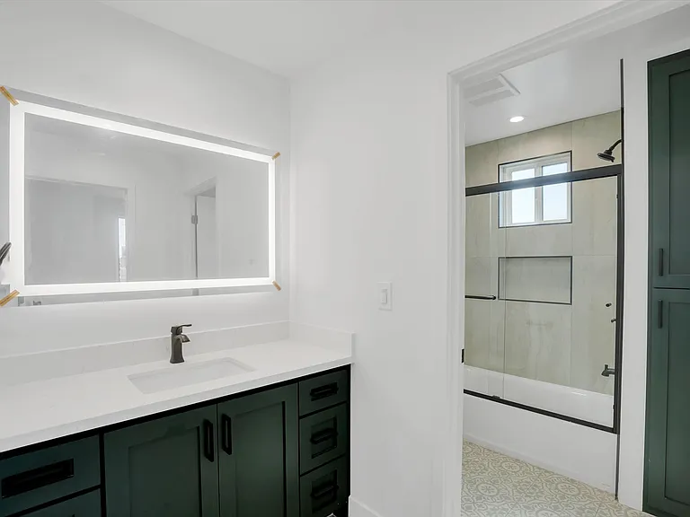 2114 E 2nd St — Photo 19