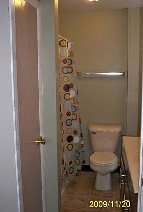 Bath w/ Linnen Closet