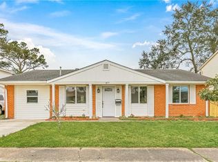 877 Oakwood Dr, Gretna, LA 70056