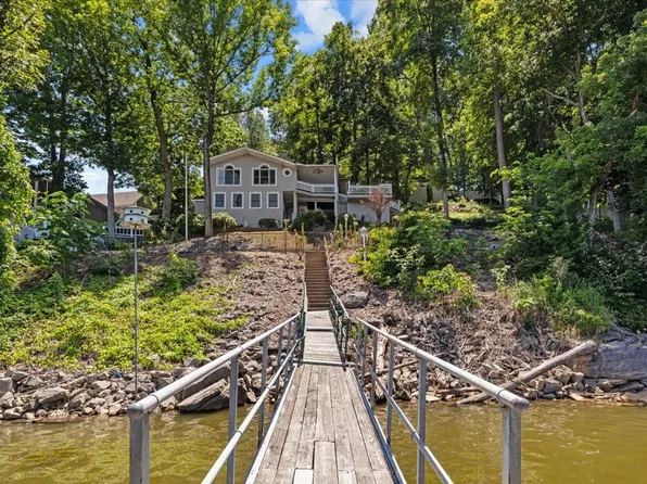 600 Stirling Rd, Camden, TN 38320