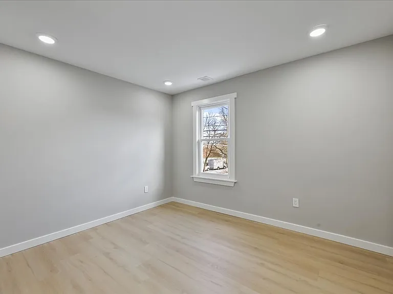 143 Johnston Ave — Photo 16
