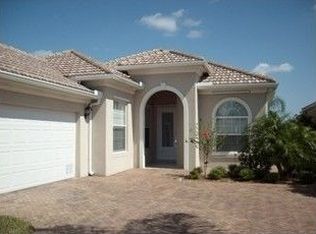 2242 Heydon Cir W, Naples, FL 34120