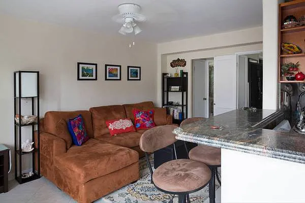 1 bed, 460 sqft, $2,200 — Photo 2