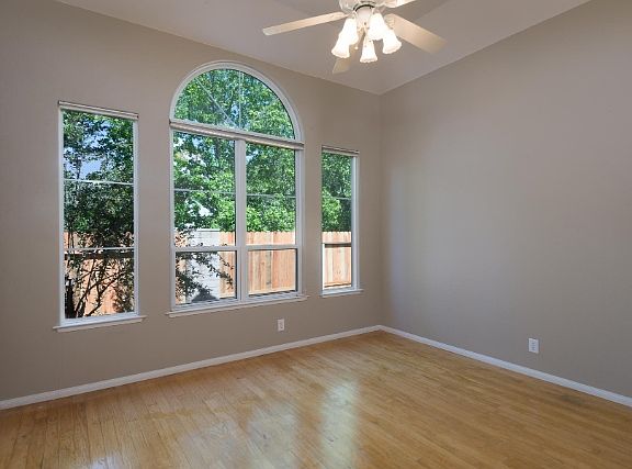 4th image of 811 Coiner Ct
