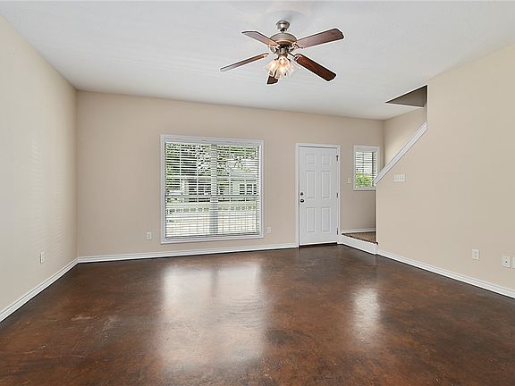 5th image of 613 Columbus St