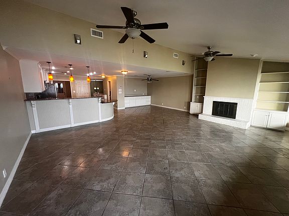 4th image of 4270 Ocean Dr APT 3