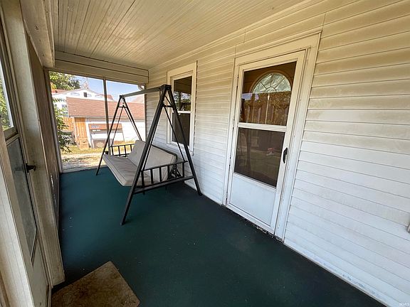 2nd image of 709 N Kerth Ave