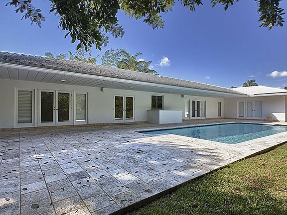 2nd image of 435 Campana Ave