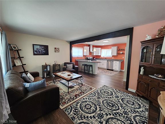 3rd image of 221 Wallace Dr