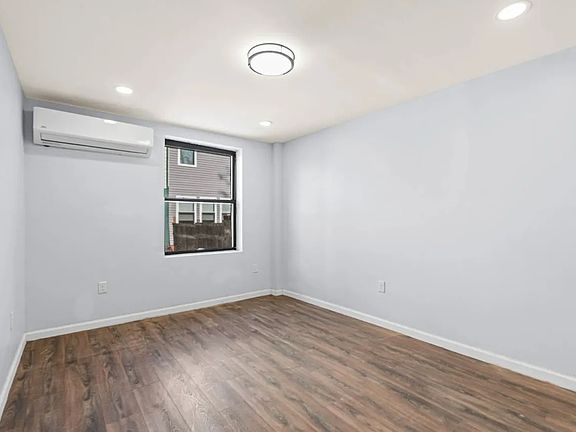 3rd image of 5 Garden Aly Floor 1