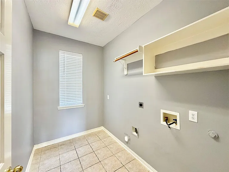 24327 Lanning Dr — Photo 20