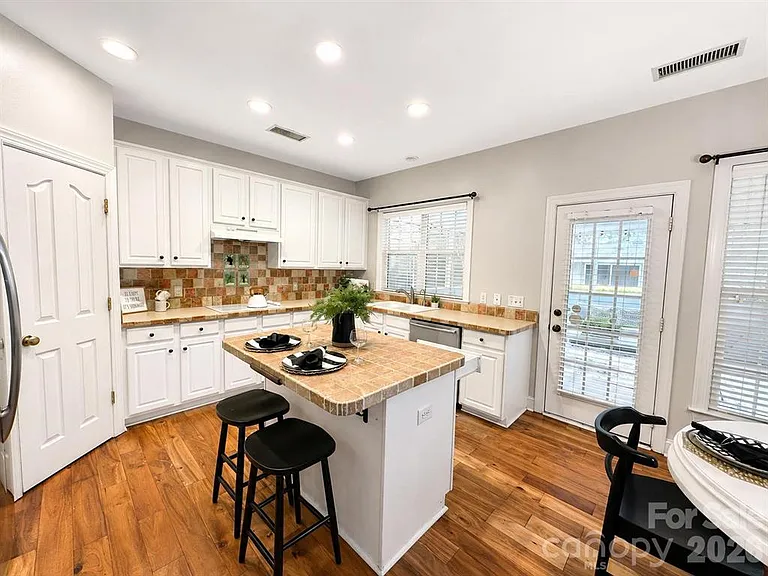 11106 Knight Castle Dr — Photo 10