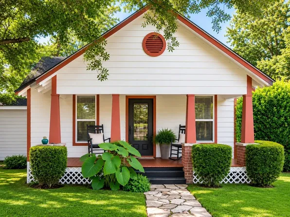 111 McPhail St, Tomball, TX 77375