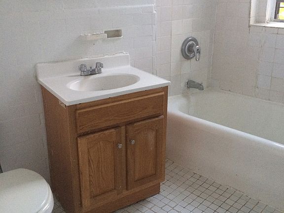 5th image of 3525 Bainbridge Ave APT 4E