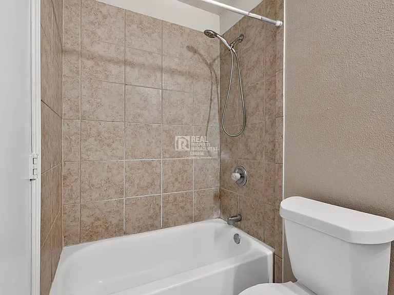 303 Westwood Dr — Photo 10