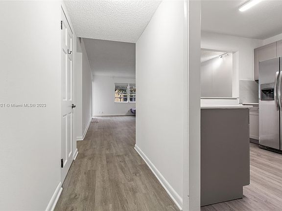 5th image of 5140 SW 40th Ave APT 1C