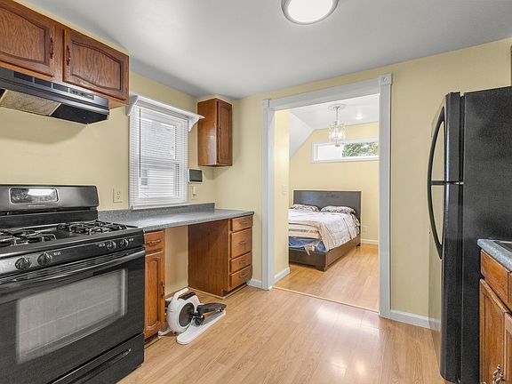 5th image of 20380 Hollywood St