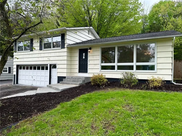 333 Dickerson Dr N, Camillus, NY 13031