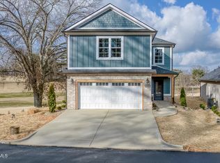 207 Monroe Dr, Bristol, TN 37620