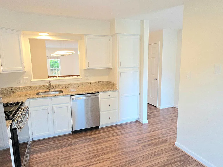 6008 Raina Dr — Photo 7