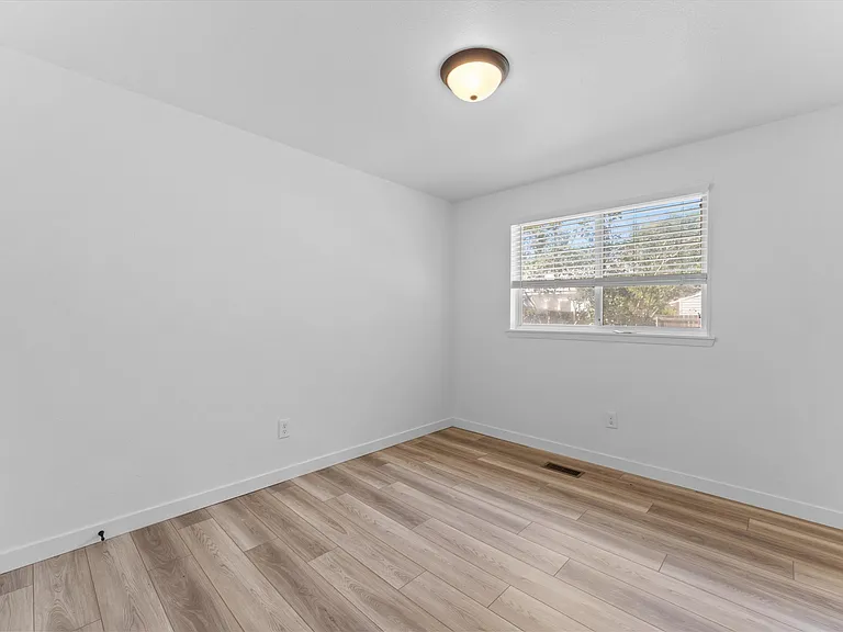 714 S Berwick Dr — Photo 17
