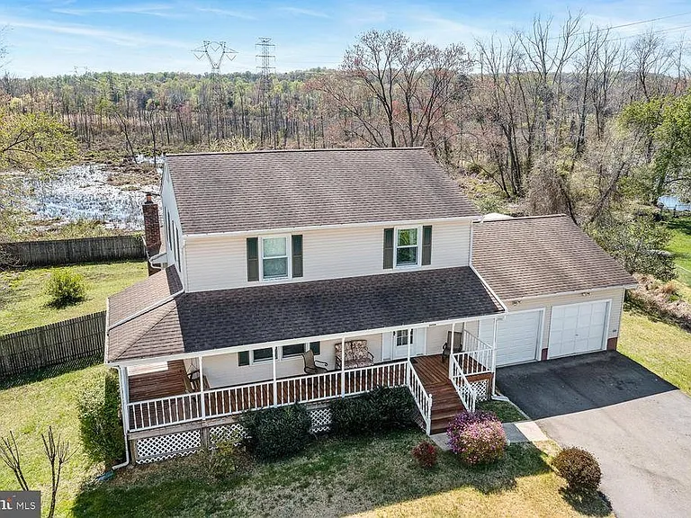 2037 Dewey Dr — Photo 16