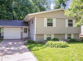 1010 Pawnee Dr NW, Cedar Rapids, IA 52405