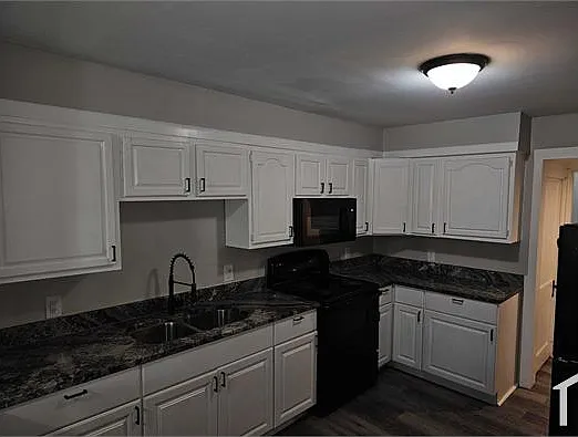 6 bed, 2600 sqft, $2,950 — Photo 2