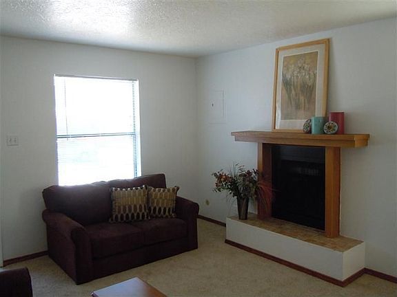 2nd image of 11905 Lombard Ln NE