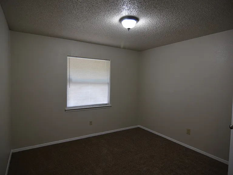 6809 Westglen Dr — Photo 15
