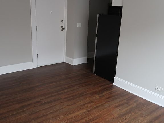3rd image of 817 W Lakeside Pl APT 408