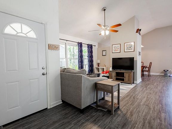 3rd image of 4103 King Edward Ct
