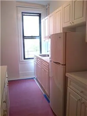 Rented by Siderow Residential Group | media 17