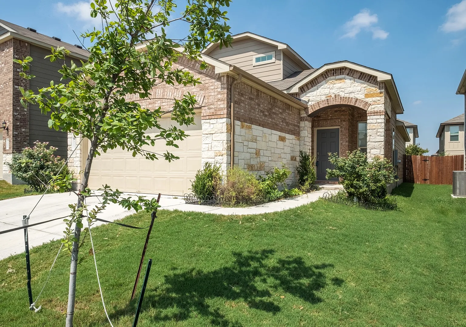 3 Bedroom, 2.5 Bath Home in North Austin — Photo 1