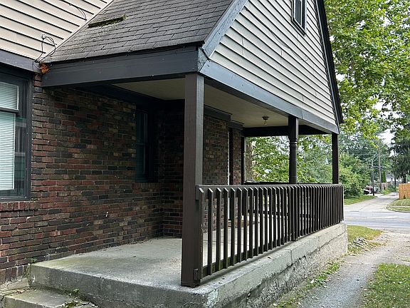 looking at porch from back of driveway