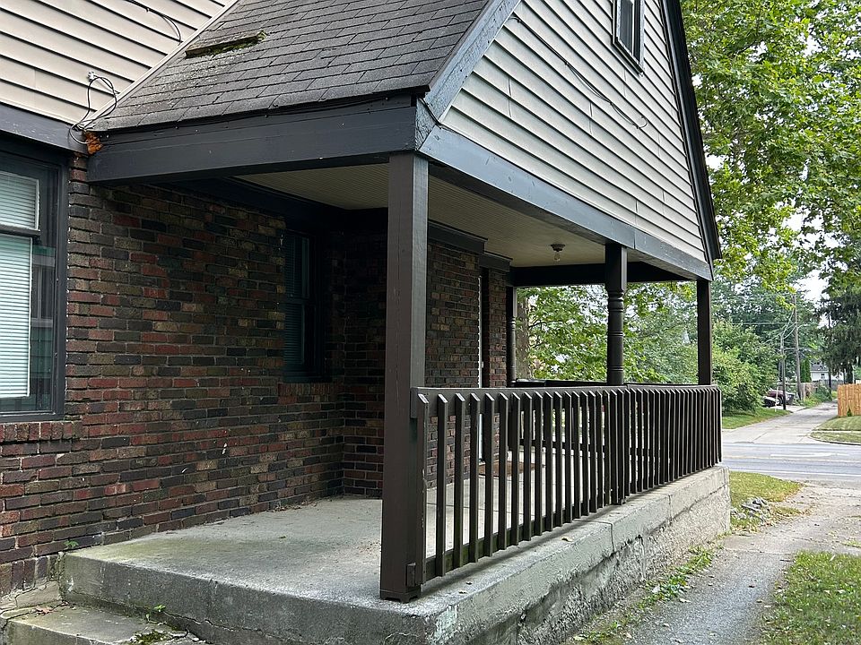 looking at porch from back of driveway