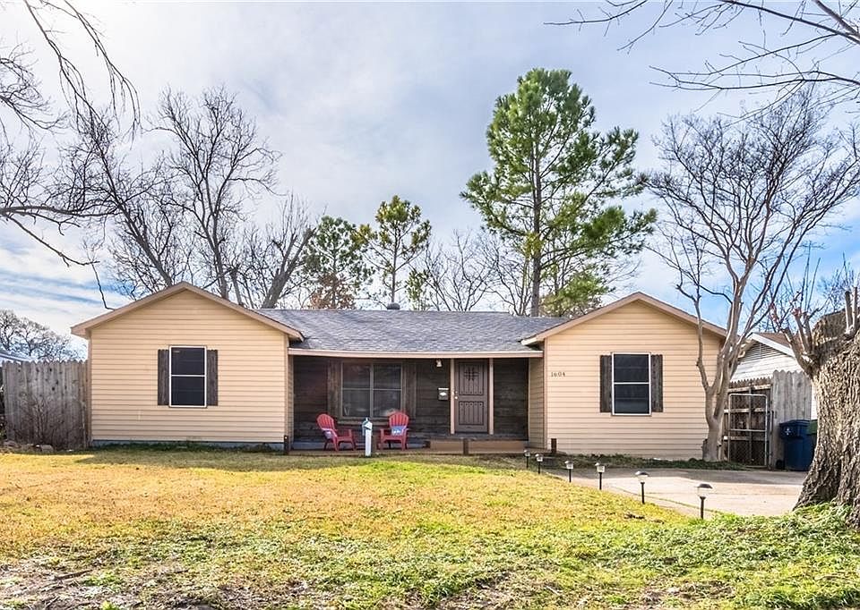 1st image of 1604 Flores Dr