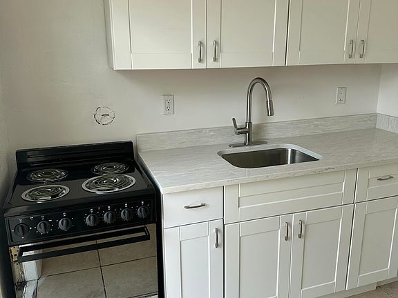 2nd image of 815 4th St APT 1