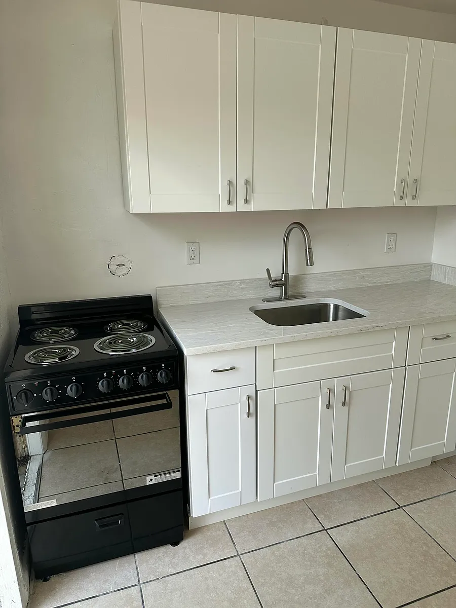 Building Photo - 815 4th St #1