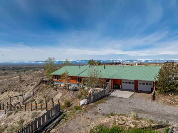 4711 Valley View Rd, Riverton, WY 82501