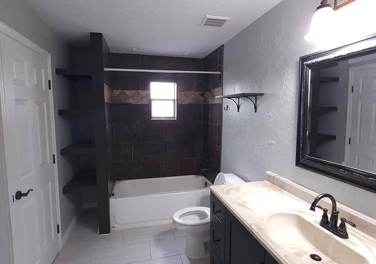Full bath connected to Bedroom 2