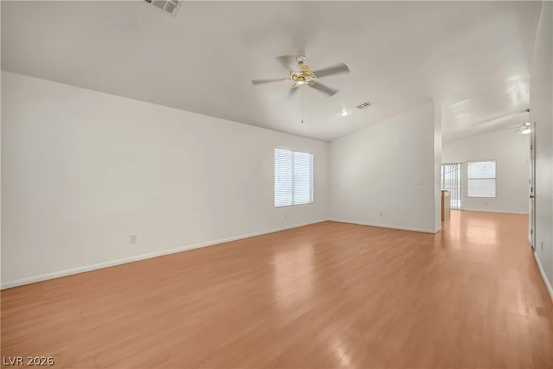 3 bed, 2.0 bath, 1547 sqft, $1,900 — Photo 4
