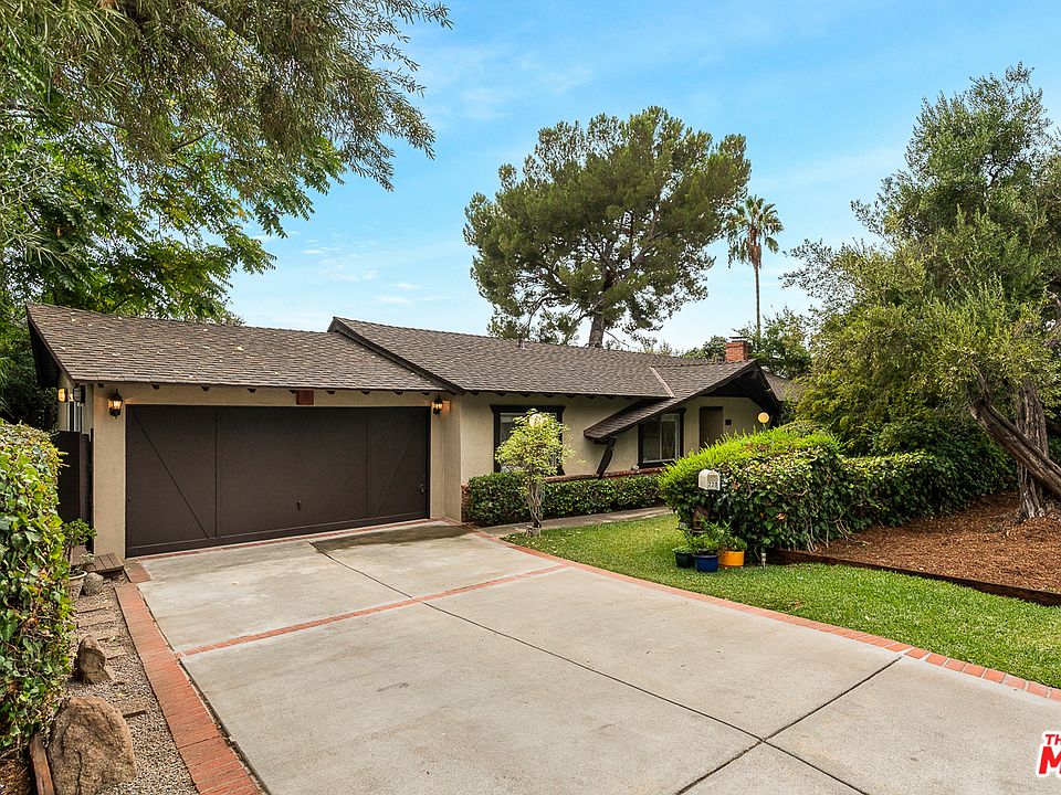 1st image of 220 Laurel Dr